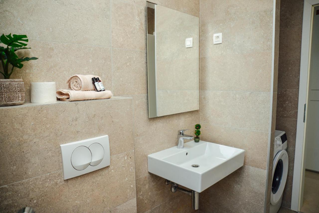 Ily Apartment With Sea View โกตอร์ ภายนอก รูปภาพ
