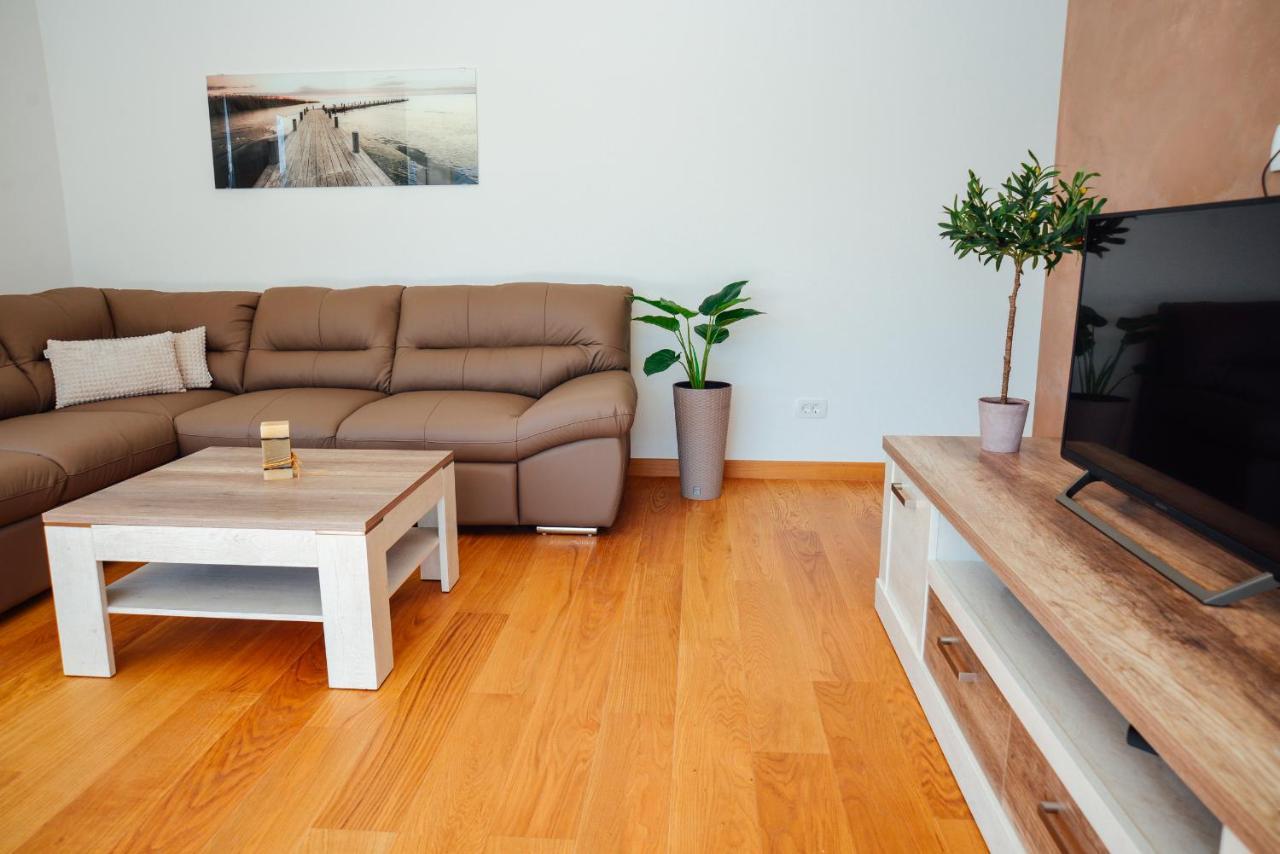 Ily Apartment With Sea View โกตอร์ ภายนอก รูปภาพ
