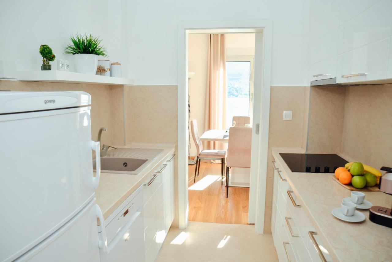 Ily Apartment With Sea View โกตอร์ ภายนอก รูปภาพ